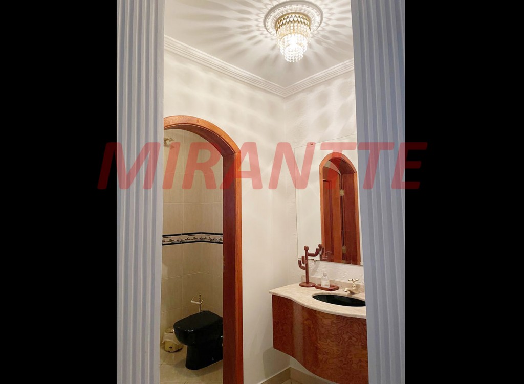Sobrado de 330m² com 4 quartos em Barro Branco