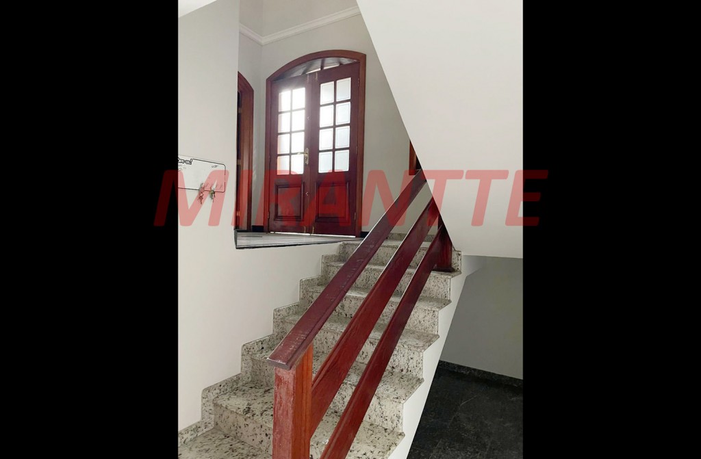 Sobrado de 330m² com 4 quartos em Barro Branco