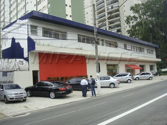 Comercial de 976m² em Brooklin
