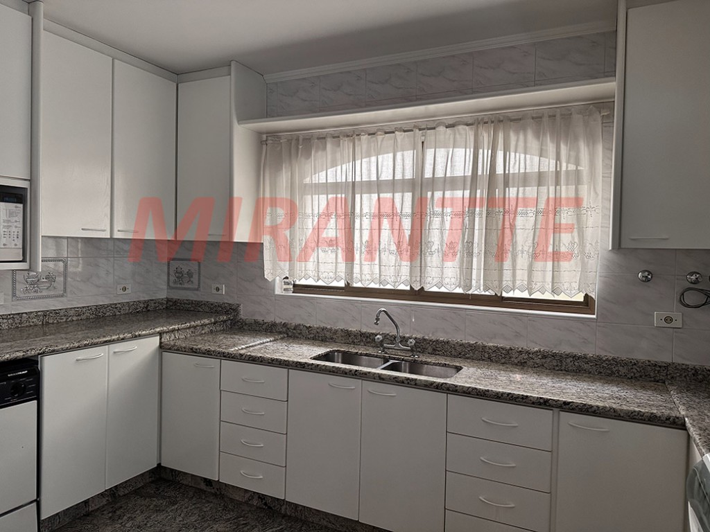 Sobrado de 424m² com 4 quartos em Jardim São Bento