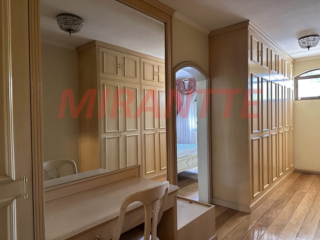 Sobrado de 424m² com 4 quartos em Jardim São Bento