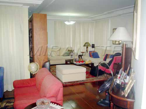 Apartamento de 212m² com 4 quartos em Água Fria