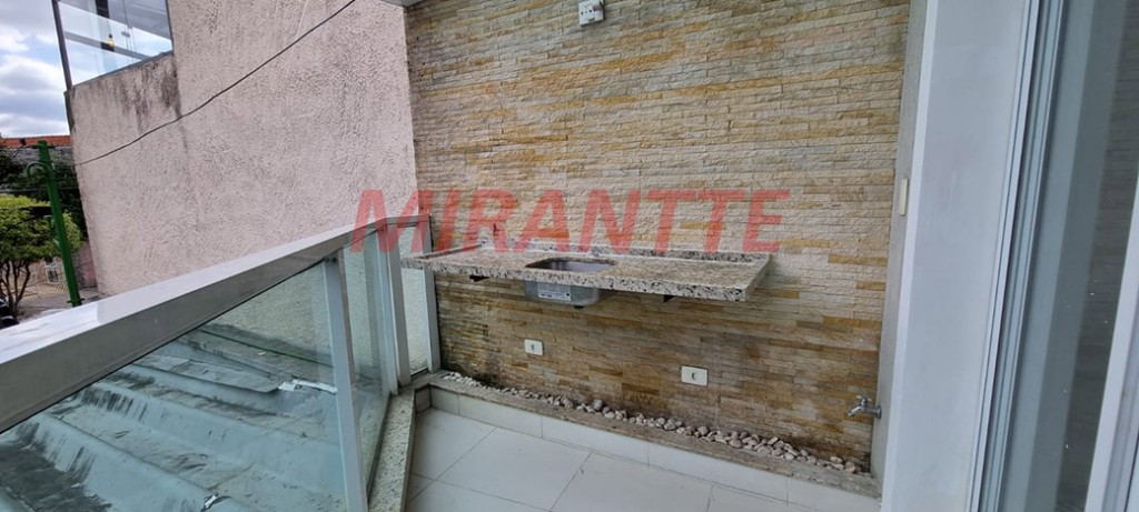 Sobrado de 177m² com 3 quartos em Água Fria