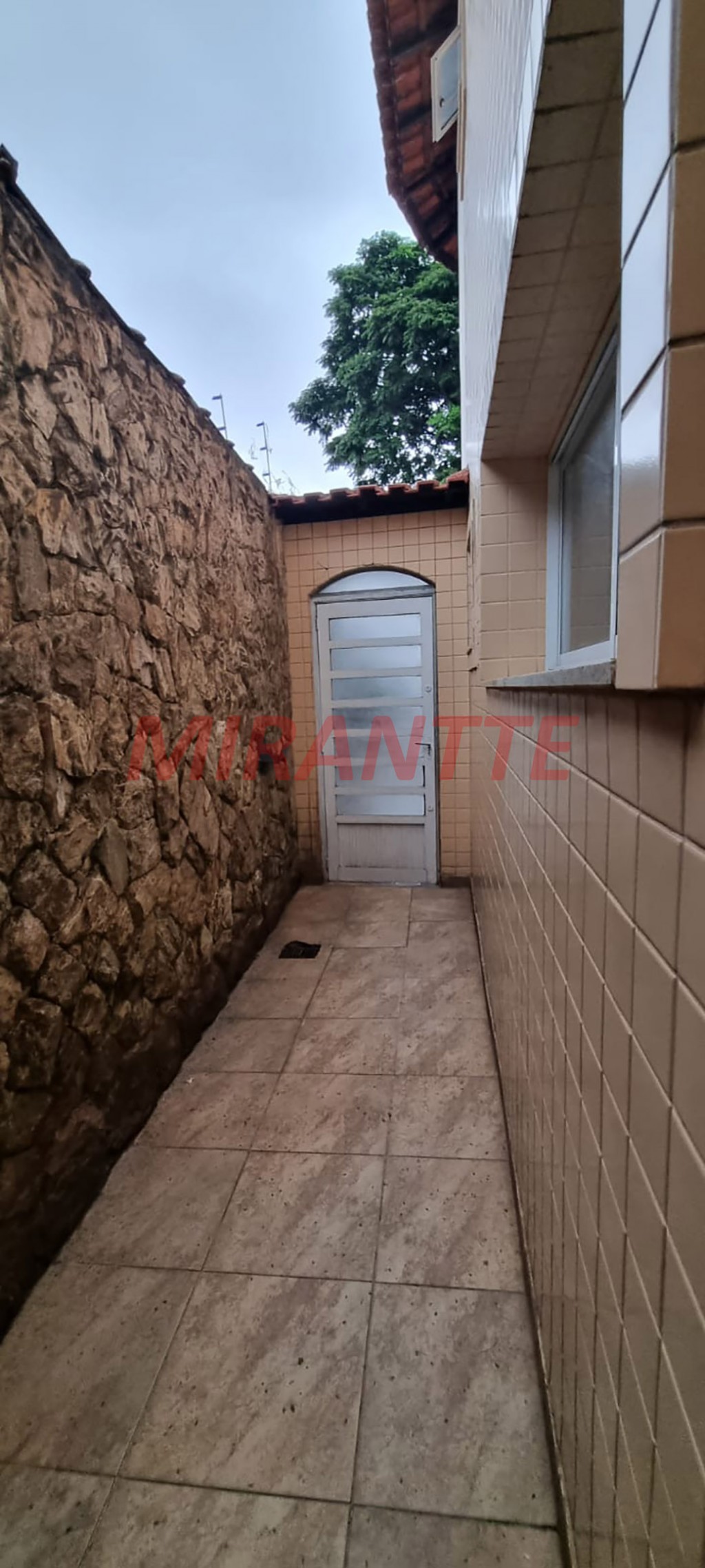 Sobrado de 177m² com 3 quartos em Água Fria