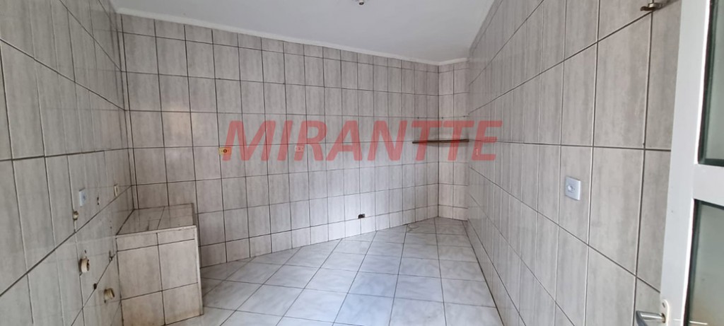 Sobrado de 177m² com 3 quartos em Água Fria