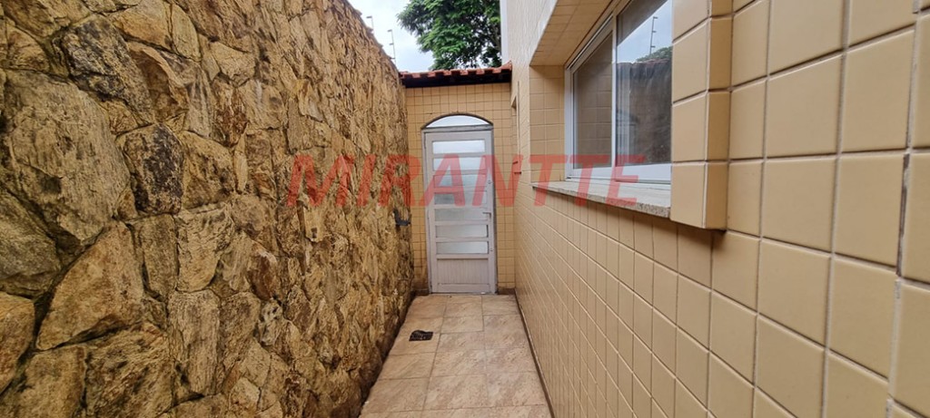 Sobrado de 177m² com 3 quartos em Água Fria