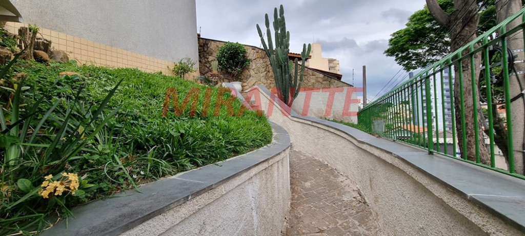 Sobrado de 177m² com 3 quartos em Água Fria