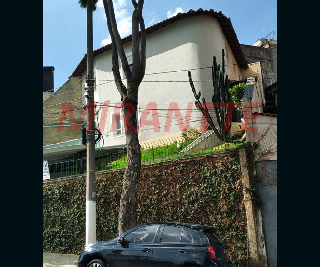 Sobrado de 177m² com 3 quartos em Água Fria