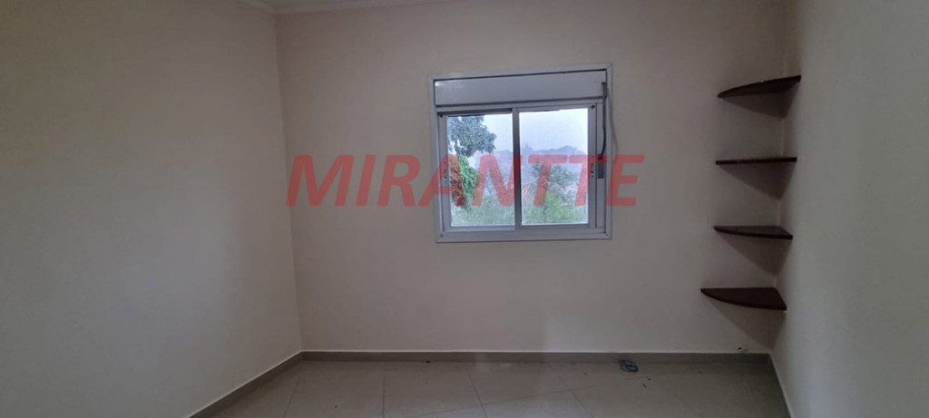 Sobrado de 177m² com 3 quartos em Água Fria