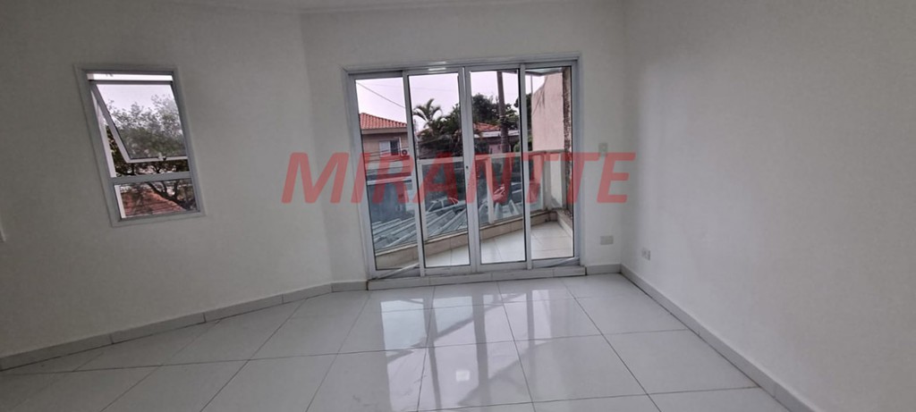 Sobrado de 177m² com 3 quartos em Água Fria