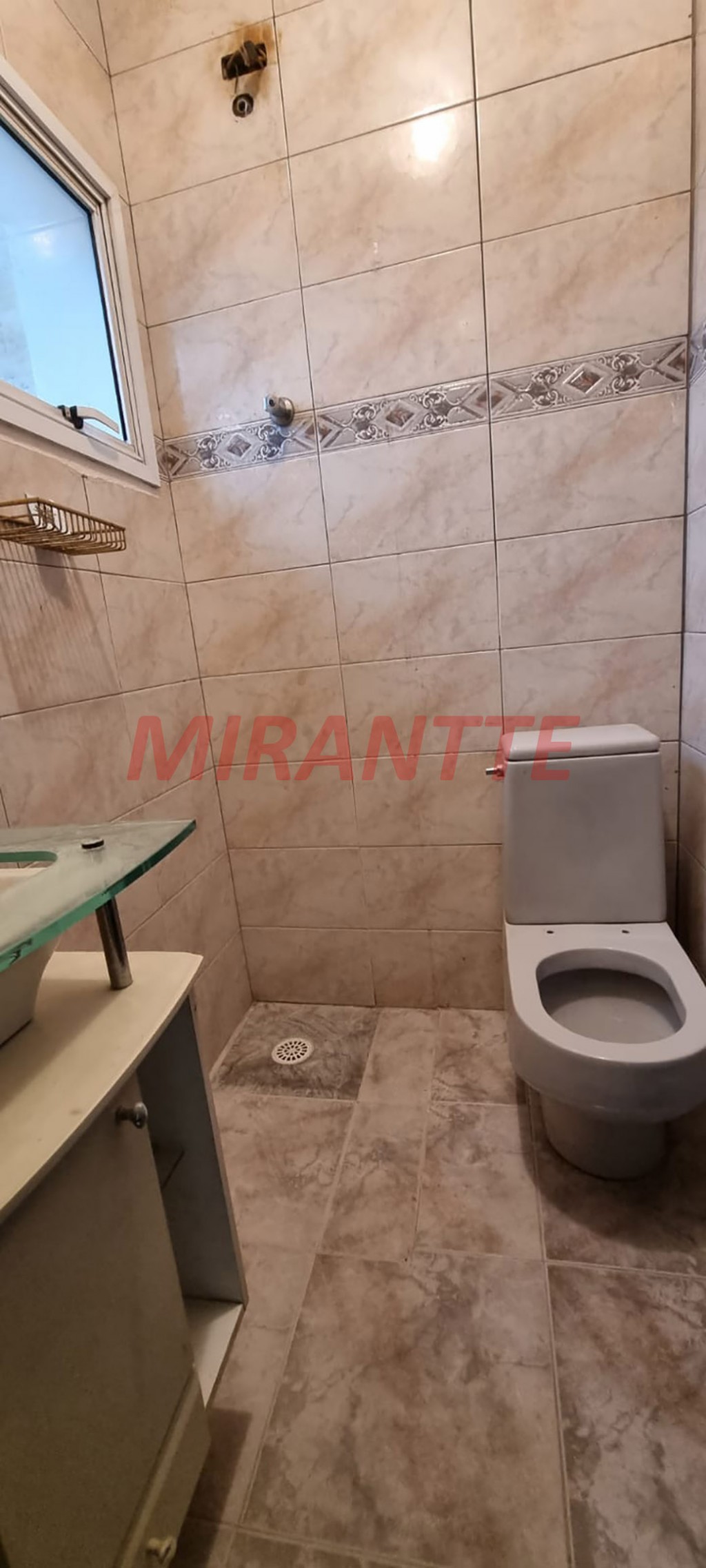 Sobrado de 177m² com 3 quartos em Água Fria