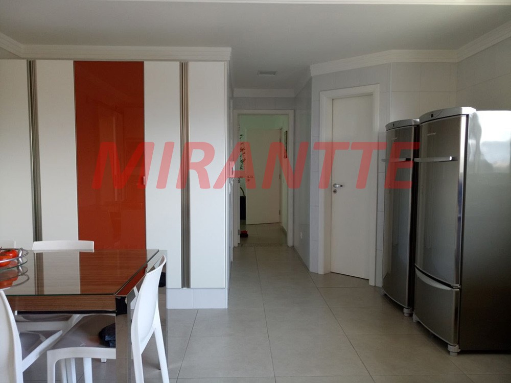 Sobrado de 500m² com 4 quartos em Jardim Floresta