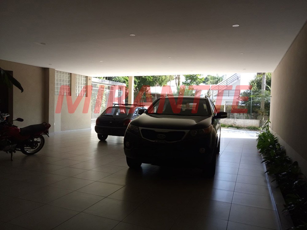 Sobrado de 500m² com 4 quartos em Jardim Floresta