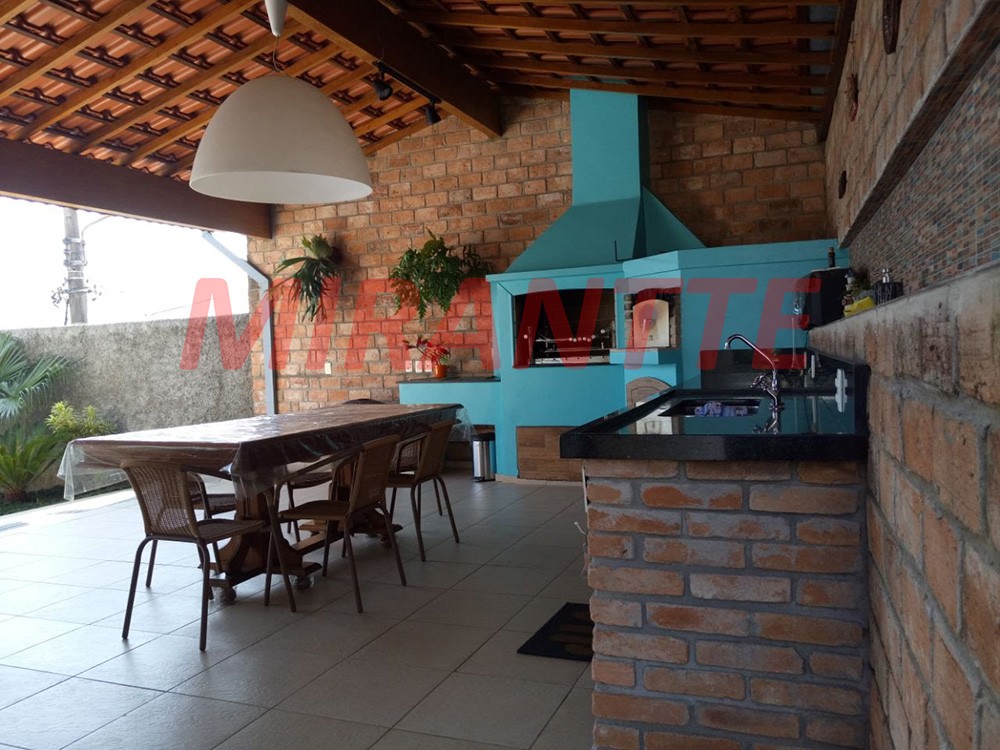 Sobrado de 500m² com 4 quartos em Jardim Floresta