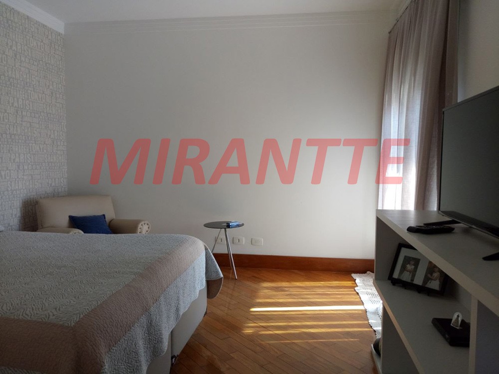 Sobrado de 500m² com 4 quartos em Jardim Floresta