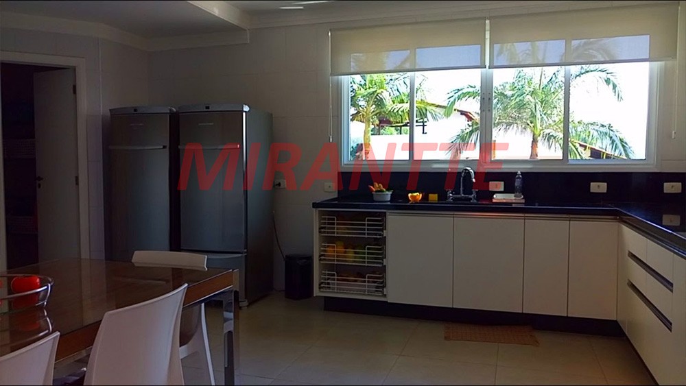 Sobrado de 500m² com 4 quartos em Jardim Floresta