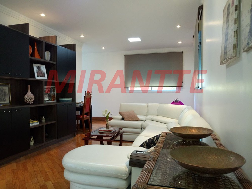 Sobrado de 500m² com 4 quartos em Jardim Floresta