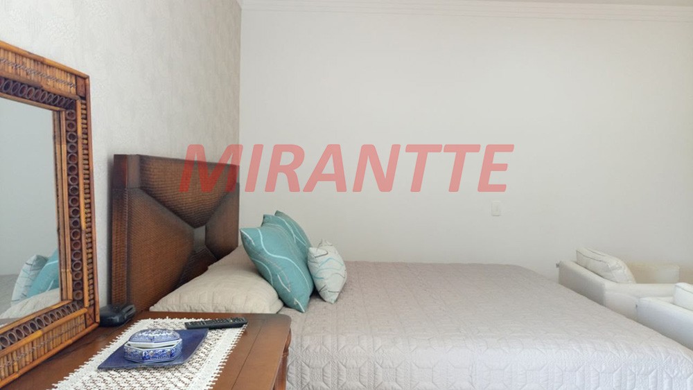 Sobrado de 500m² com 4 quartos em Jardim Floresta
