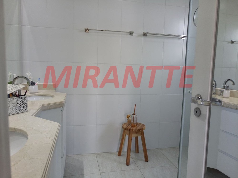Sobrado de 500m² com 4 quartos em Jardim Floresta