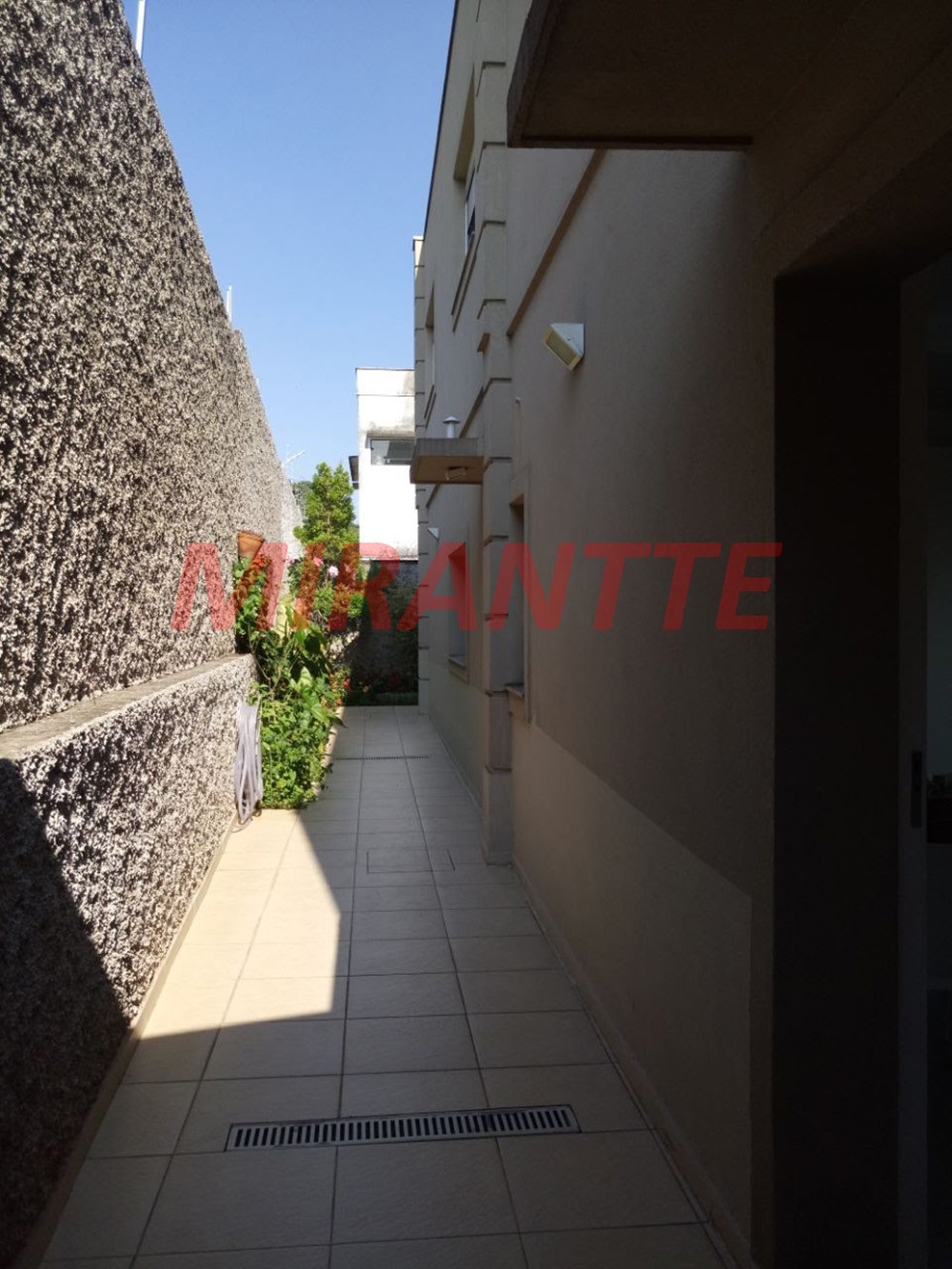 Sobrado de 500m² com 4 quartos em Jardim Floresta