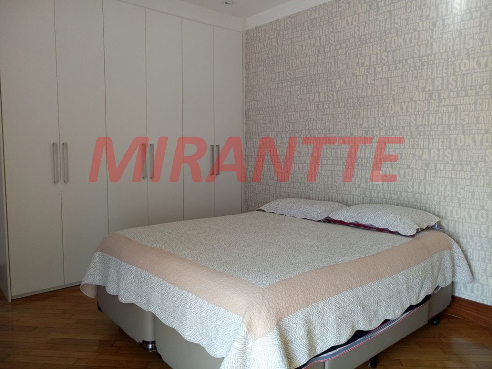 Sobrado de 500m² com 4 quartos em Jardim Floresta