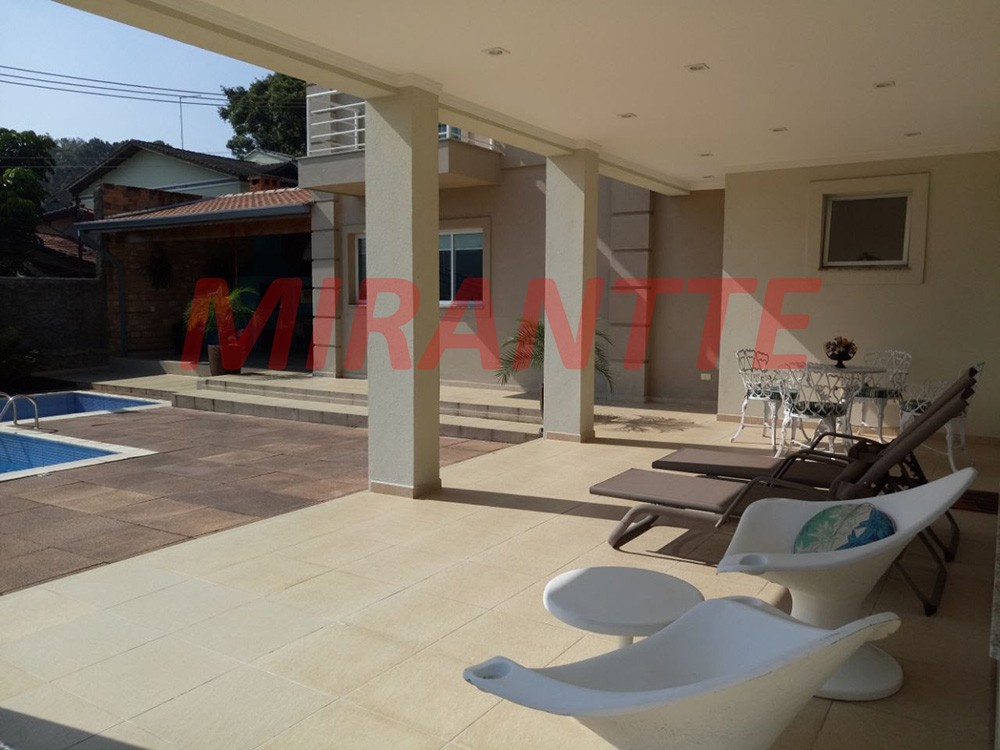 Sobrado de 500m² com 4 quartos em Jardim Floresta