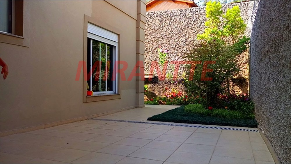 Sobrado de 500m² com 4 quartos em Jardim Floresta
