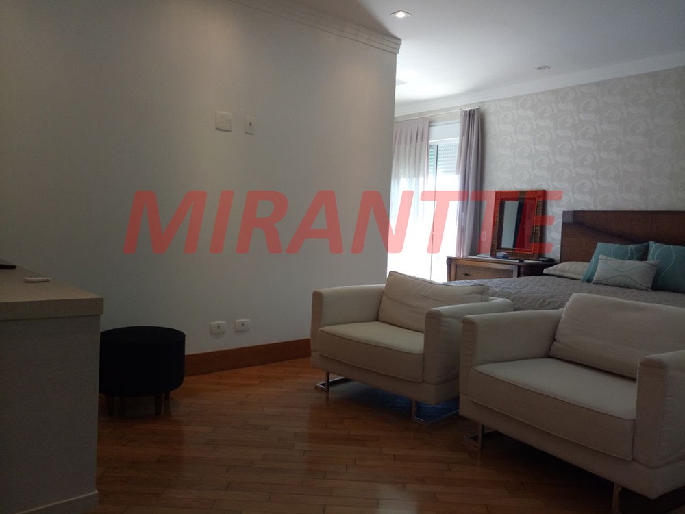 Sobrado de 500m² com 4 quartos em Jardim Floresta