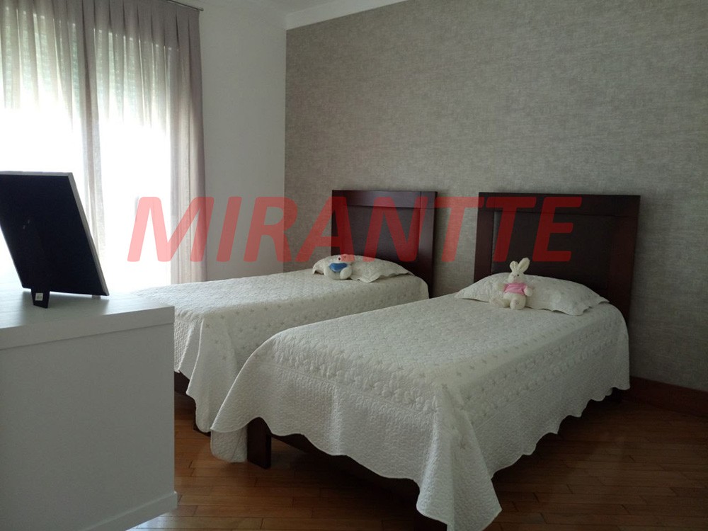 Sobrado de 500m² com 4 quartos em Jardim Floresta