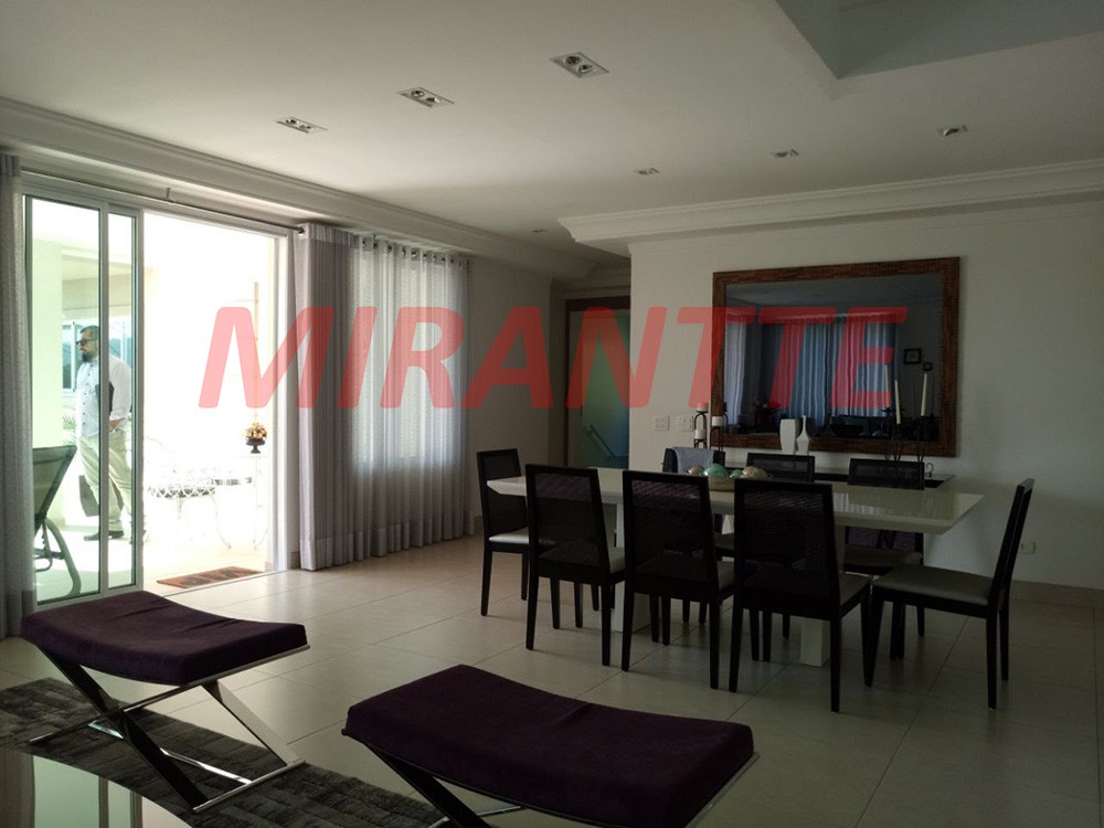 Sobrado de 500m² com 4 quartos em Jardim Floresta