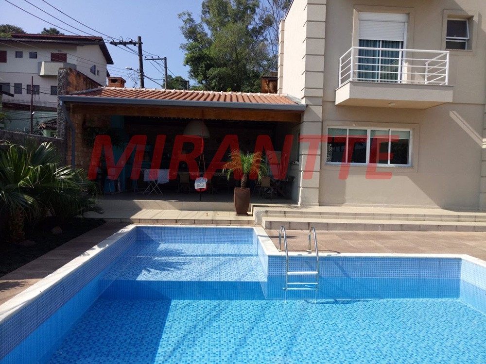 Sobrado de 500m² com 4 quartos em Jardim Floresta