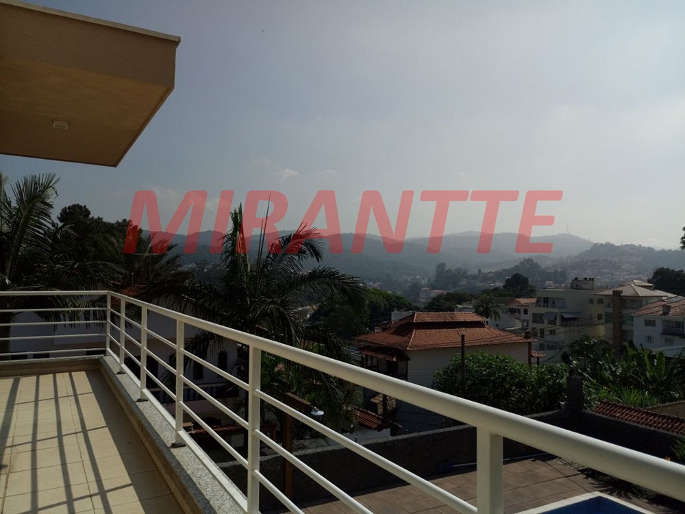 Sobrado de 500m² com 4 quartos em Jardim Floresta