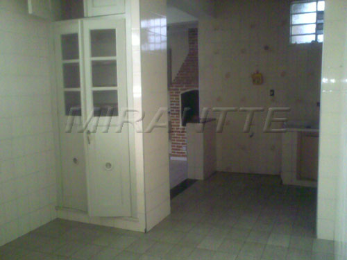 Sobrado de 181m² com 3 quartos em Água Fria