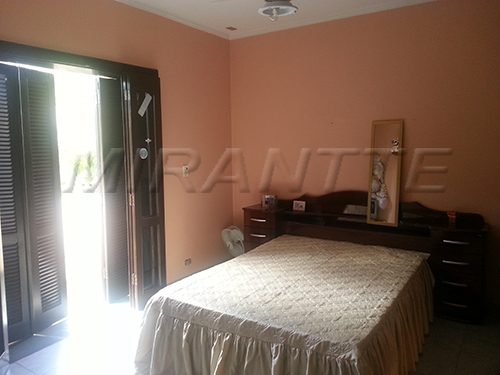 Casa terrea de 600m² com 9 quartos em Jardim Guapíra