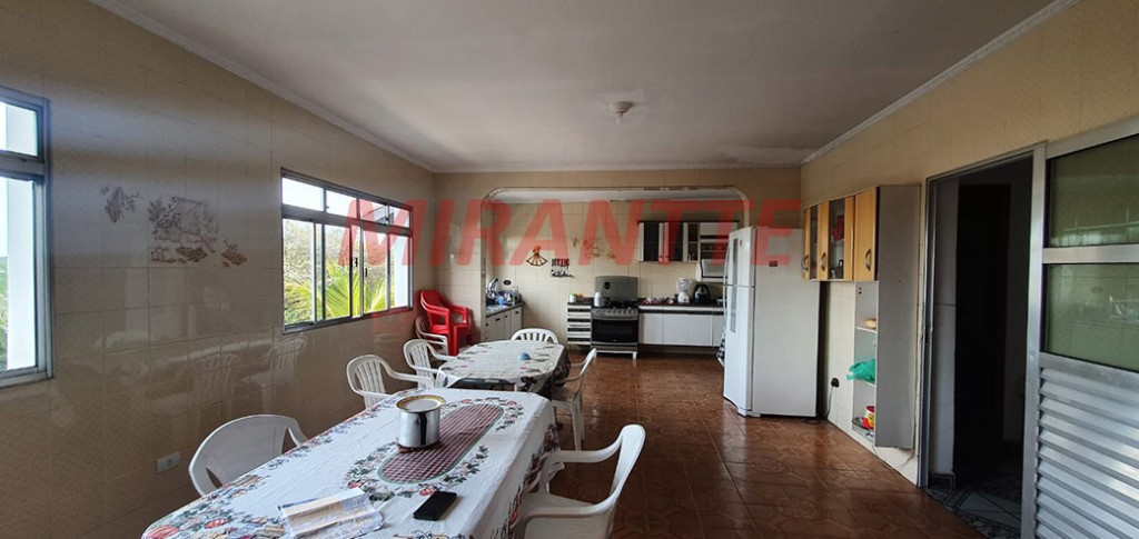 Sobrado de 420m² com 3 quartos em Jardim Guapíra