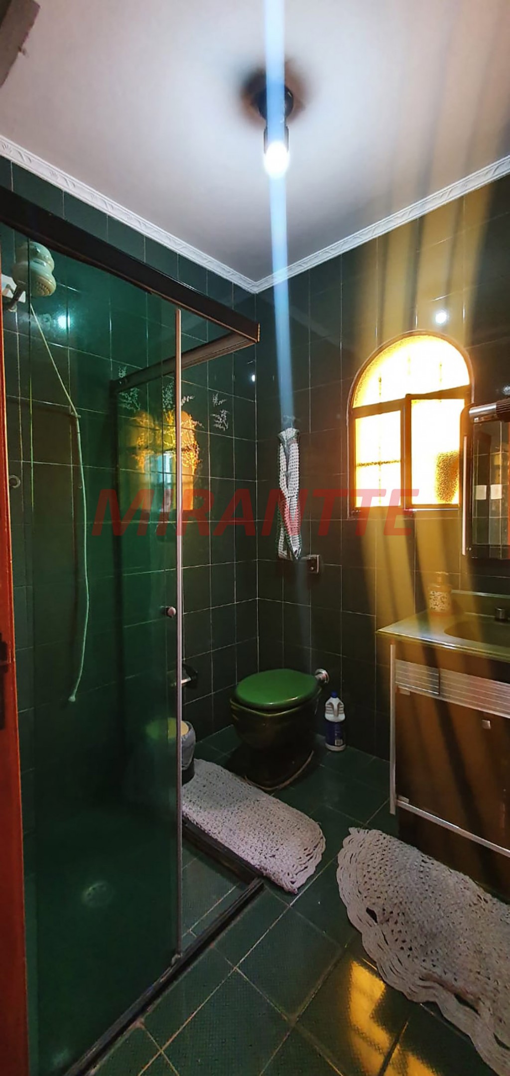 Sobrado de 420m² com 3 quartos em Jardim Guapíra