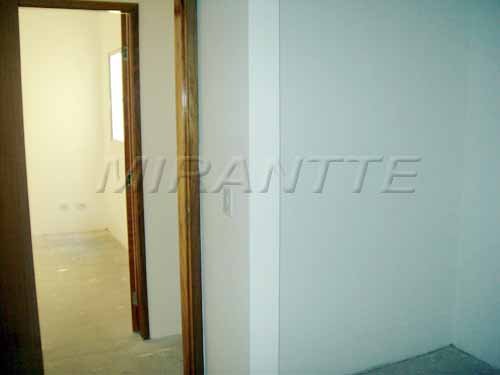 Cond. fechado de 54m² com 2 quartos em Jaçana