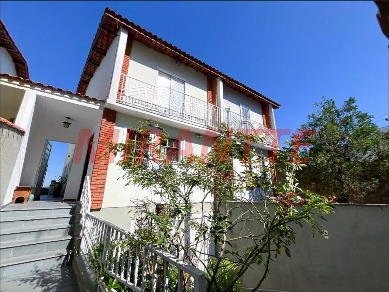 Sobrado de 125m² com 3 quartos em Jardim Virginia Bianca