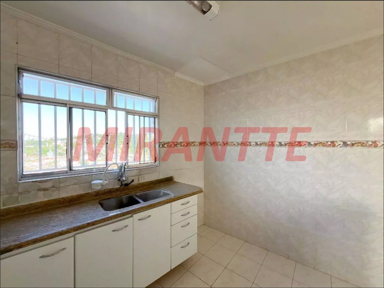 Sobrado de 125m² com 3 quartos em Jardim Virginia Bianca