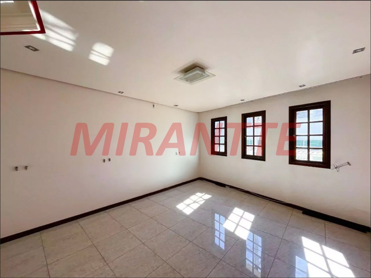 Sobrado de 125m² com 3 quartos em Jardim Virginia Bianca