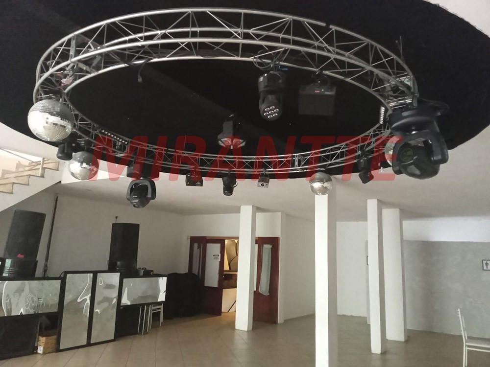 Comercial de 250m² em Horto Florestal