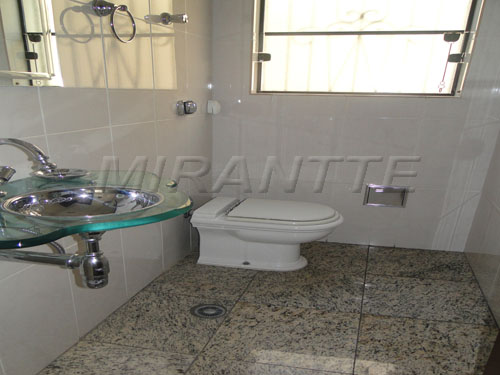 Sobrado de 365m² com 4 quartos em Jardim São Bento