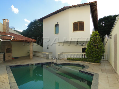 Sobrado de 365m² com 4 quartos em Jardim São Bento