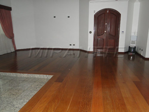 Sobrado de 365m² com 4 quartos em Jardim São Bento