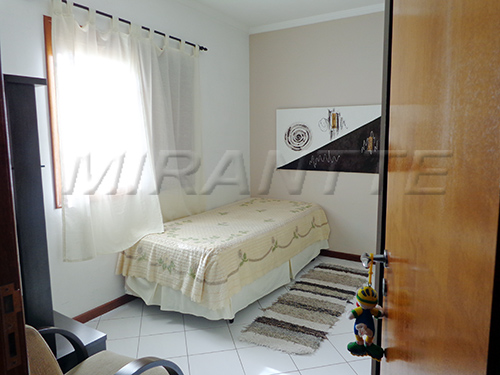 Cond. fechado de 160m² com 3 quartos em Santa Terezinha