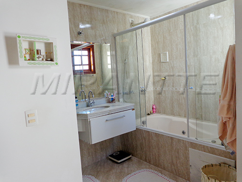 Cond. fechado de 160m² com 3 quartos em Santa Terezinha