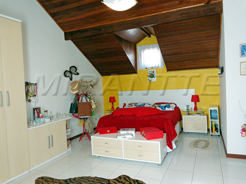 Cond. fechado de 160m² com 3 quartos em Santa Terezinha