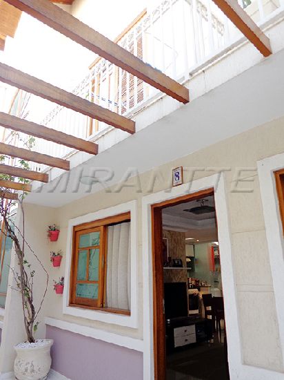 Cond. fechado de 160m² com 3 quartos em Santa Terezinha