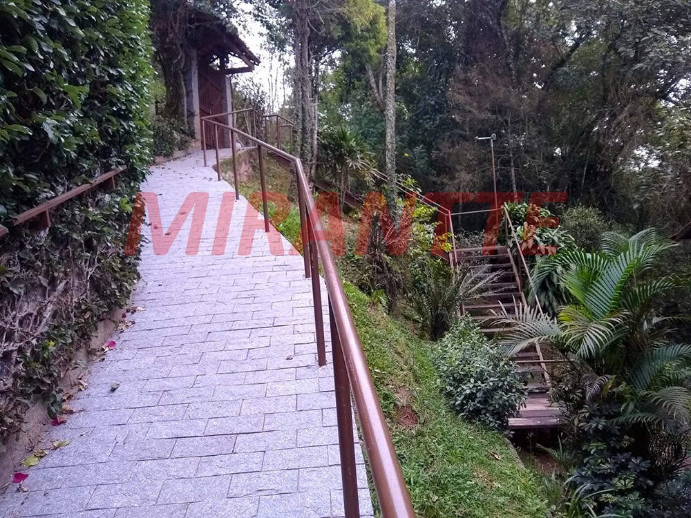 Sobrado de 425m² com 4 quartos em Serra Da Cantareira