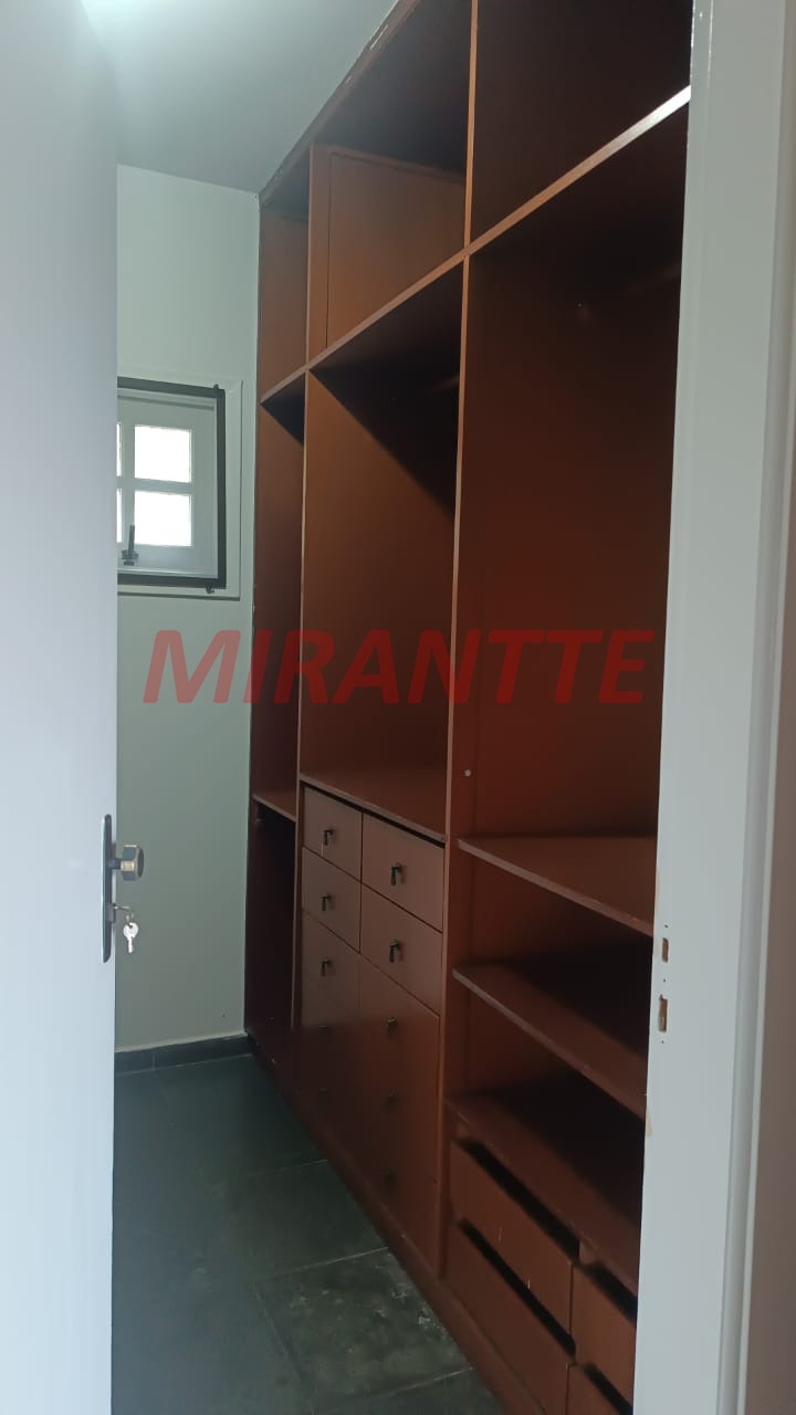 Sobrado de 425m² com 4 quartos em Serra Da Cantareira